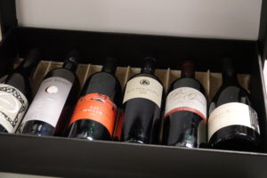 Vente aux enchères des vinifilles au musée Fabre