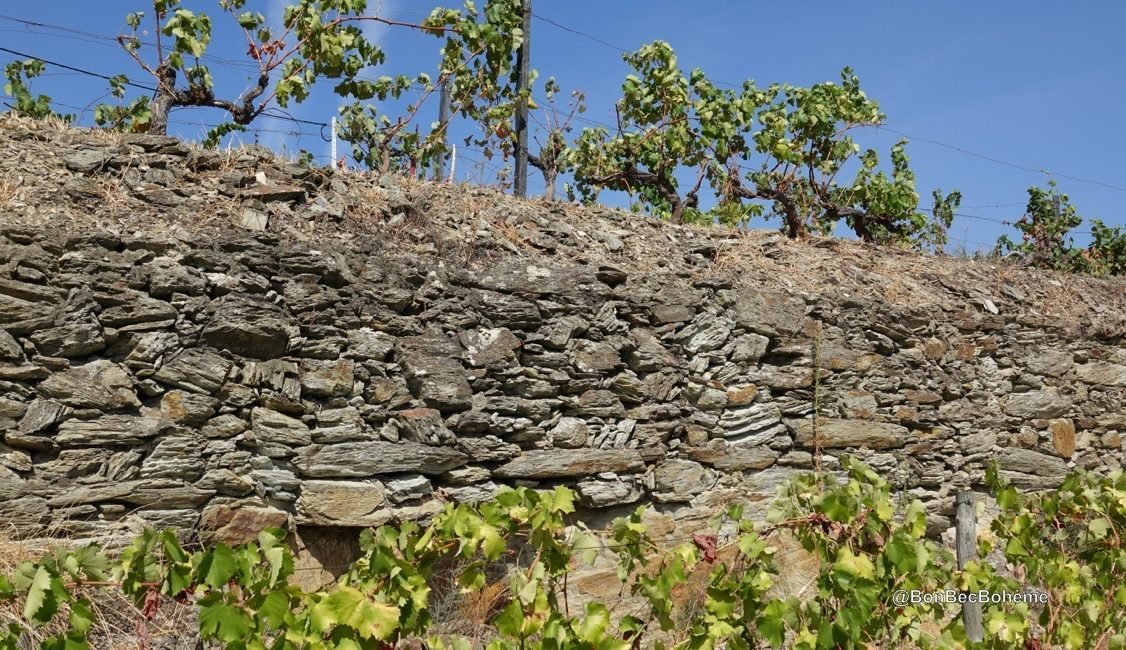 Un mur de schiste dans la vallée du Douro